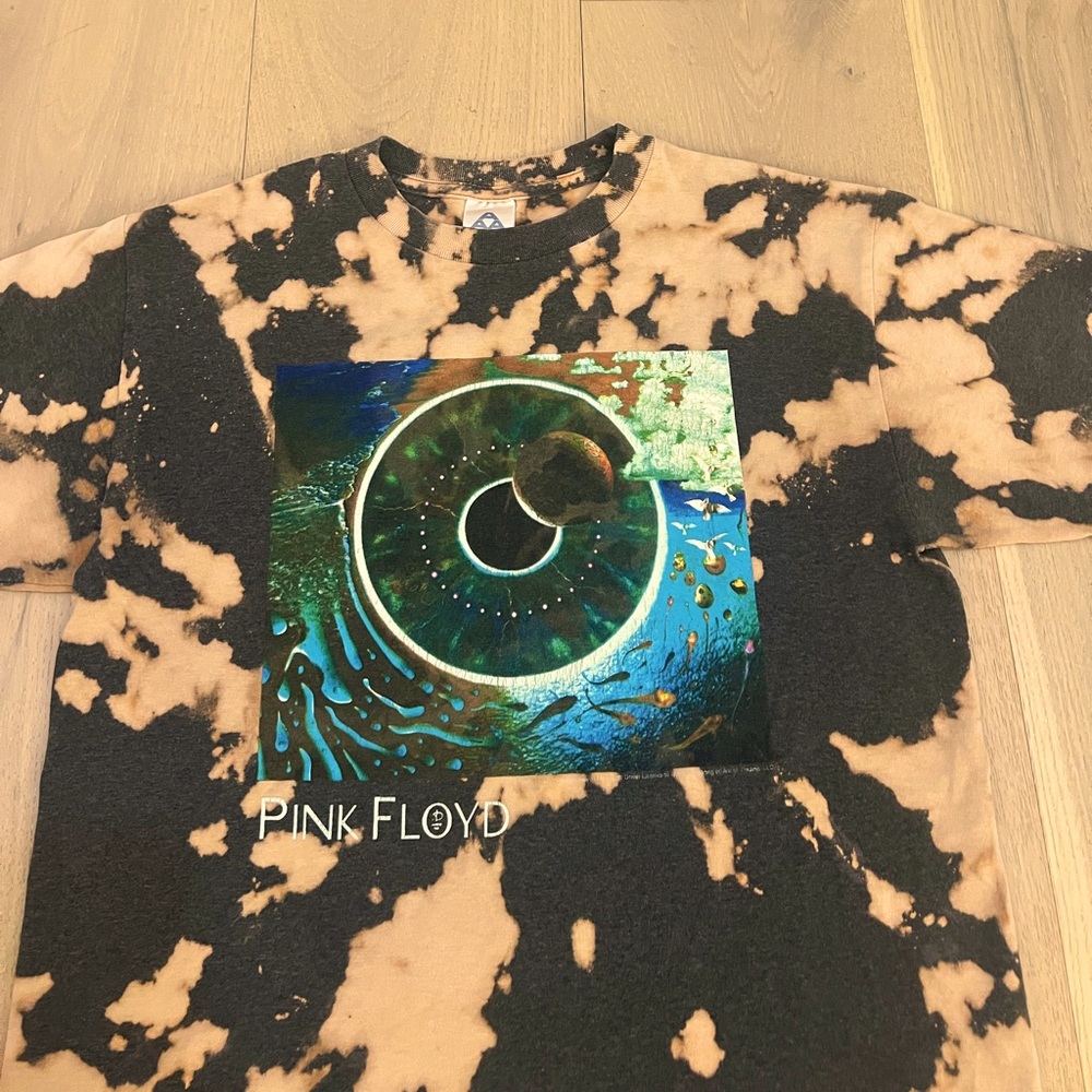 Pink Floid creative Tye Dye t shirt.